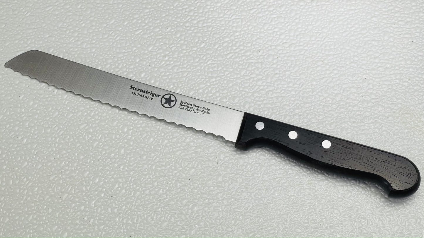 Cuchillo para pan Sternsteiger con mango de madera.