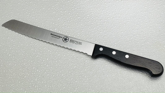 Sternsteiger bread knife with wooden handle