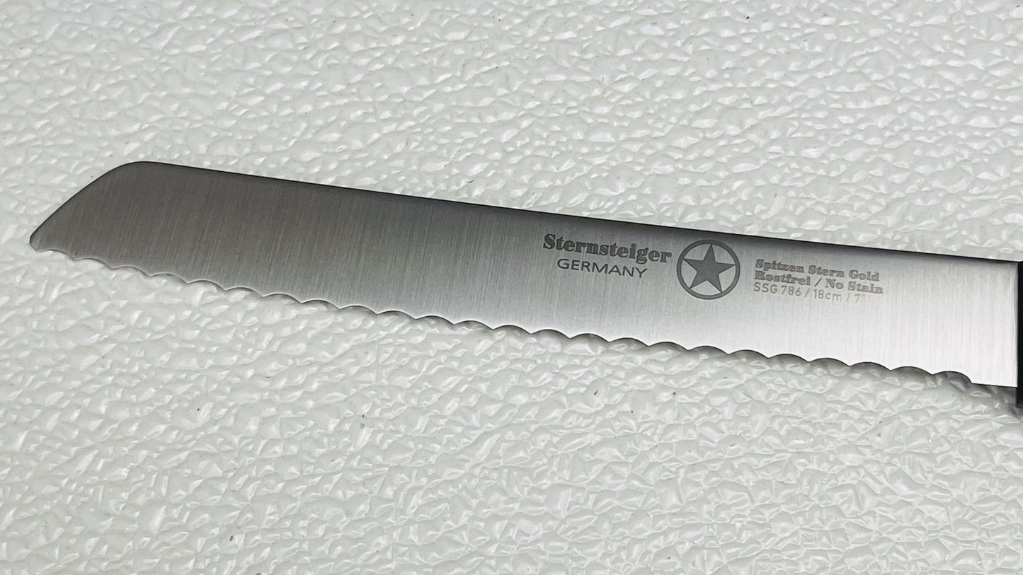 Cuchillo para pan Sternsteiger con mango de madera.