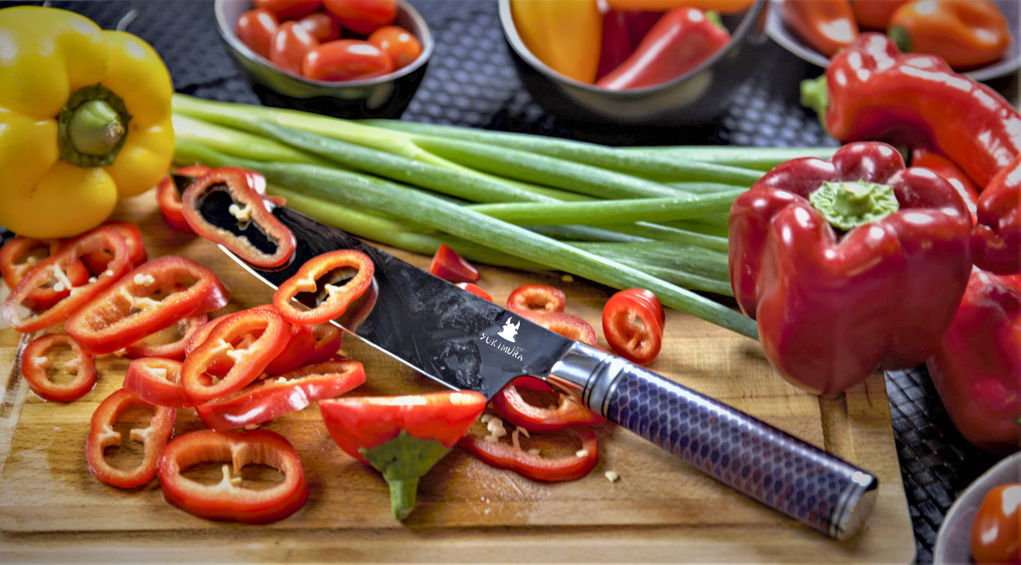 Cuchillo de chef Yukimura con revestimiento de titanio.